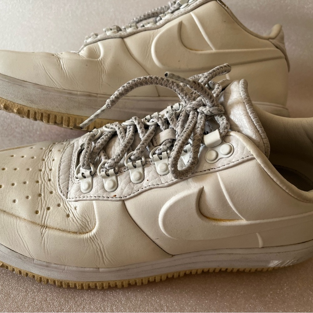 Men Nike Airforce 1 Low Foamposite in White w Cream color sole